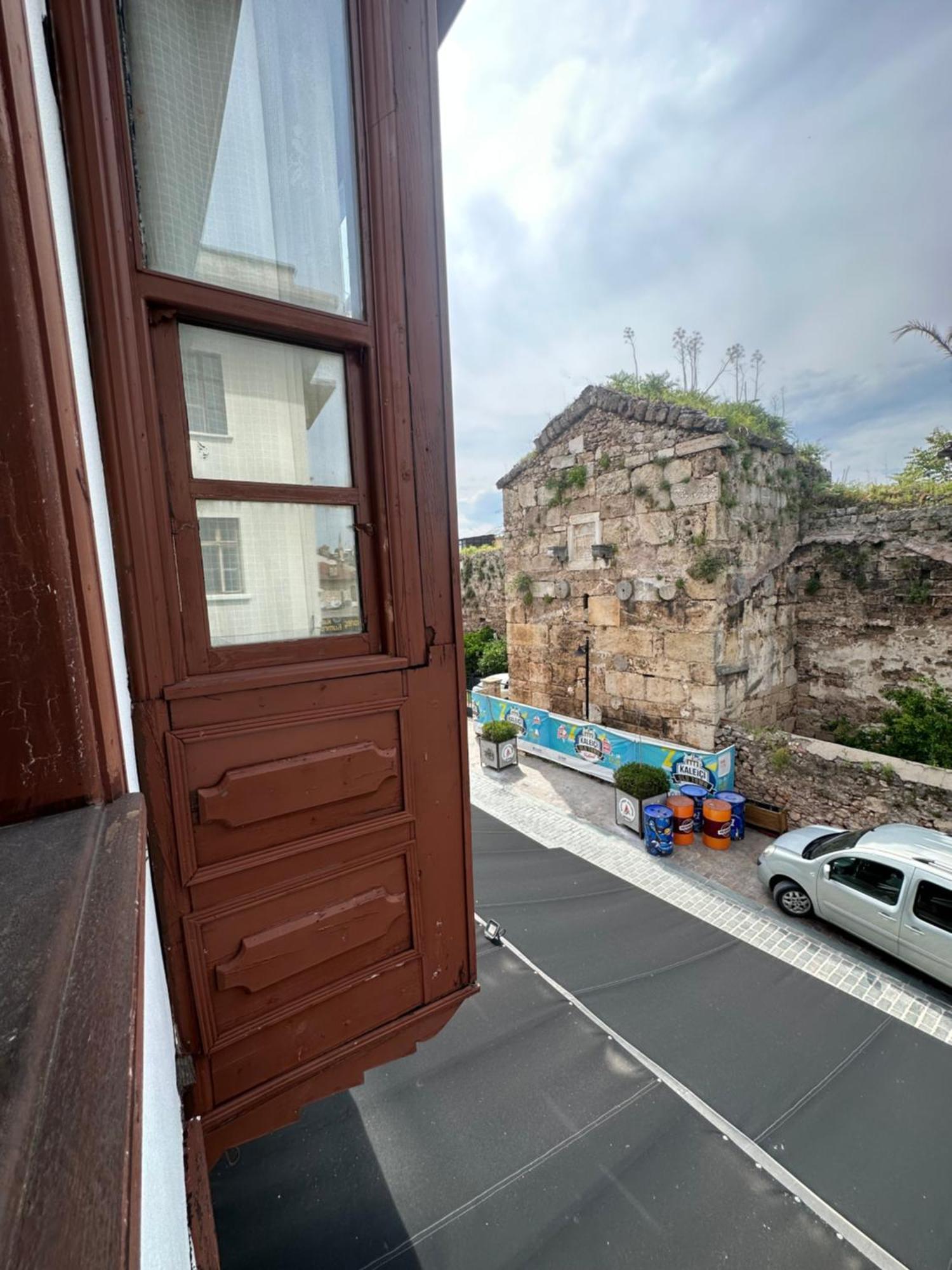 Lords Hostel & Pub Antalya Exteriör bild
